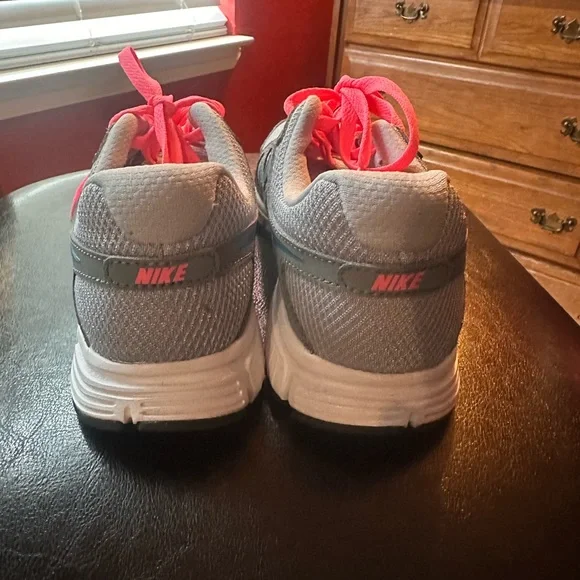 Nike Gray and Pink Sneakers with Sporty Design - Picture 3 of 12